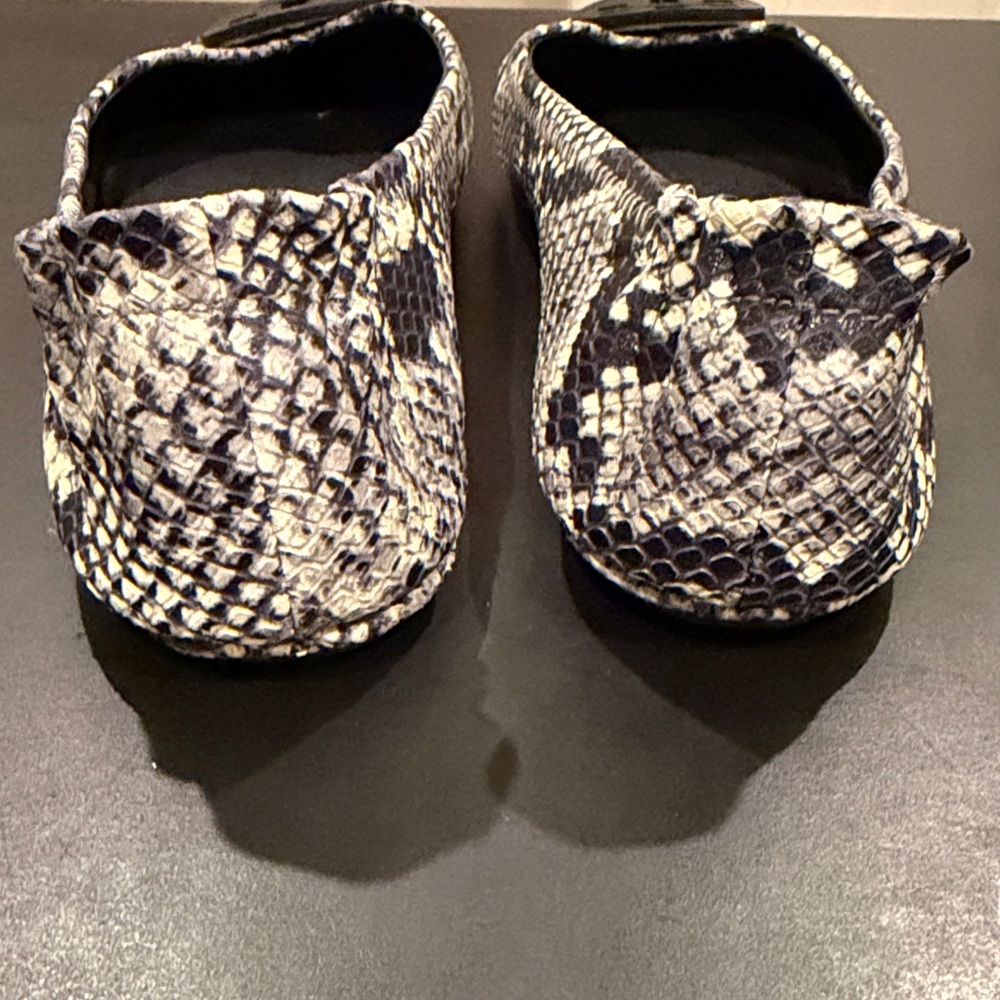Tory Burch Black and Cream Patterned Loafers - Picture 4 of 9